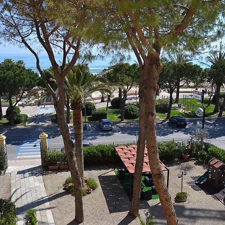 Hotel Quattropalme Tortoreto Екстериор снимка