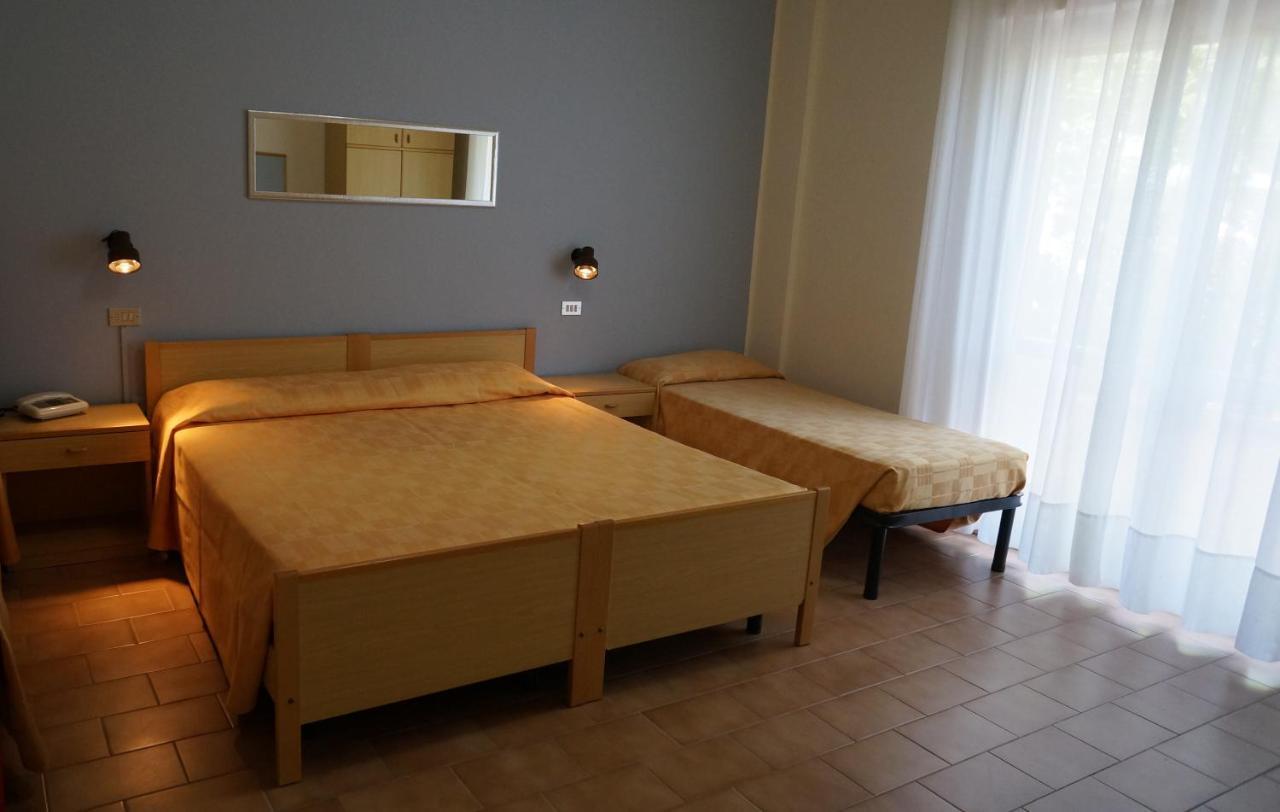 Hotel Quattropalme Tortoreto Екстериор снимка