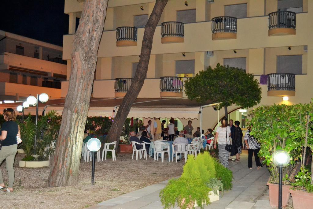 Hotel Quattropalme Tortoreto Екстериор снимка