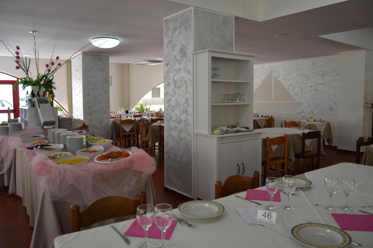 Hotel Quattropalme Tortoreto Стая снимка
